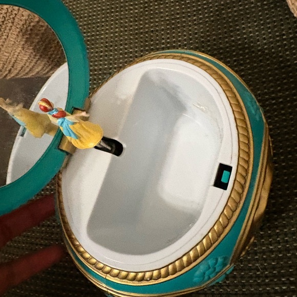 Anastasia Vintage Toy Music Box - Picture 7 of 11